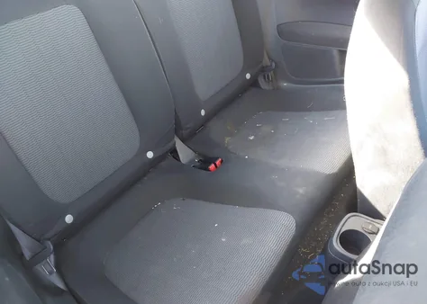 2014 Volkswagen Beetle 1.8T Entry z USA, uszkodzony, nr VIN 3VWF17AT3EM642044